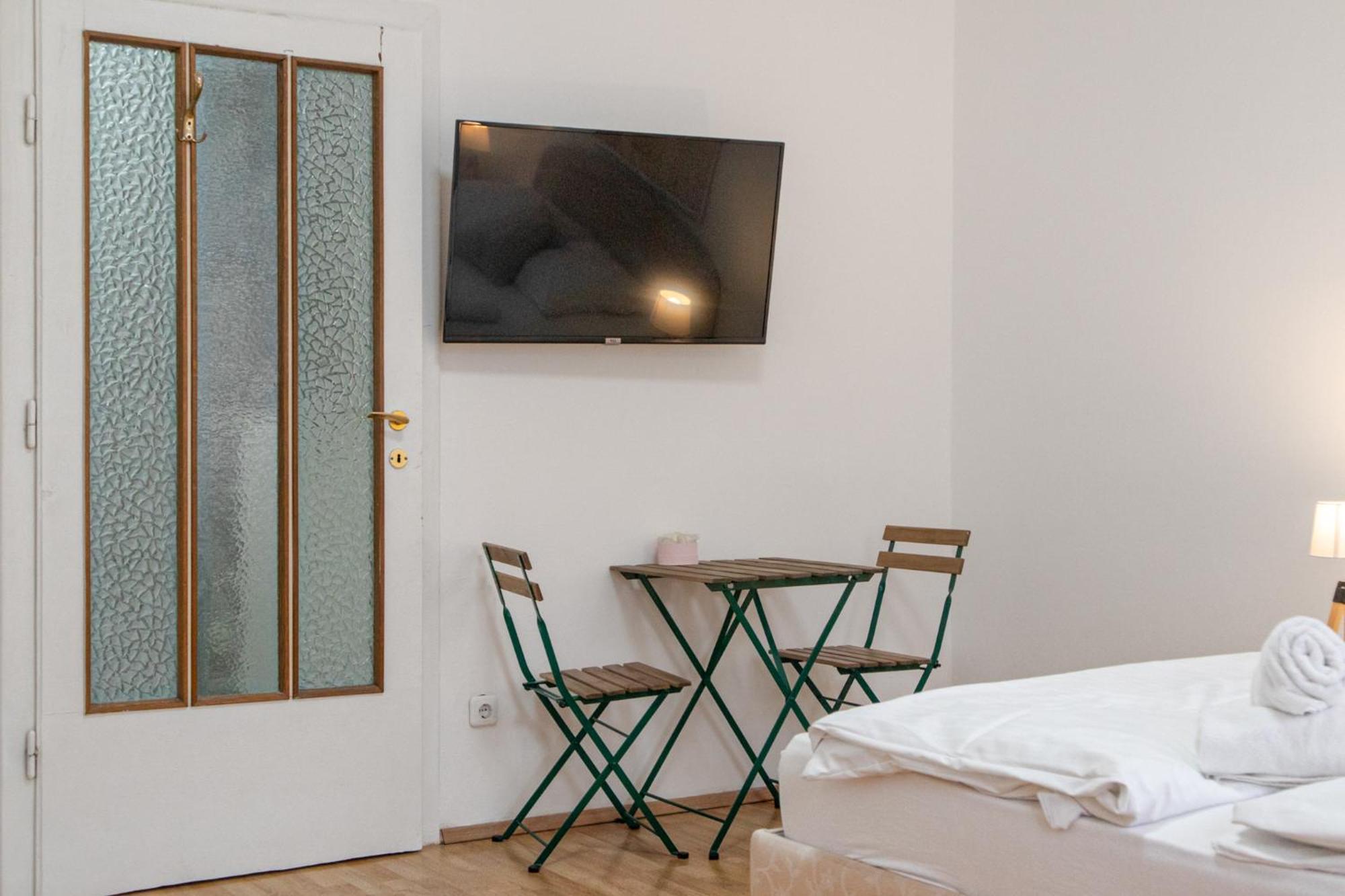 Budget City Stay - Near Wiener Stadthalle Ideal For Longstays Exteriör bild